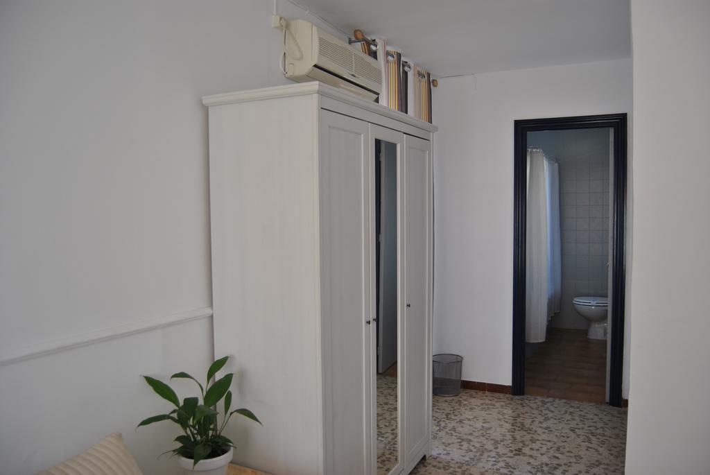 Hostal Puerto De Santa Maria Эль-Пуэрто-де-Санта-Мария Экстерьер фото
